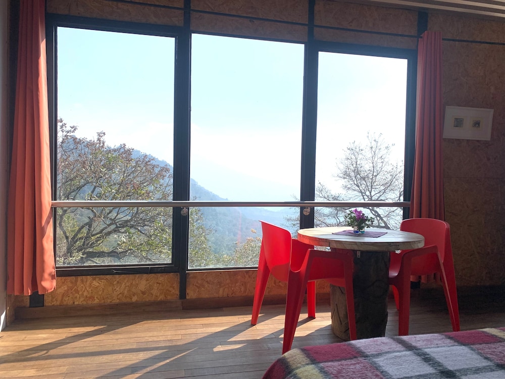 Design Studio Suite, 1 Queen Bed, Garden View photo 2