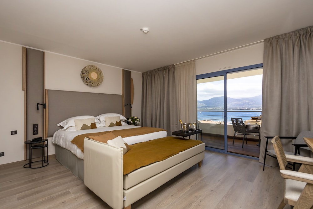 Suite, Hot Tub, Sea View photo 1