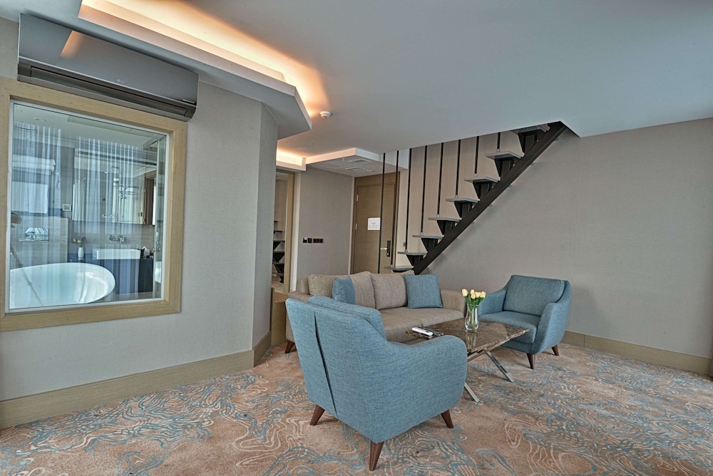 Suite, Multiple Beds, Non Smoking, Balcony (View)