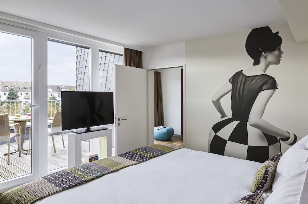 Suite, 1 Bedroom, City View - Photo 7