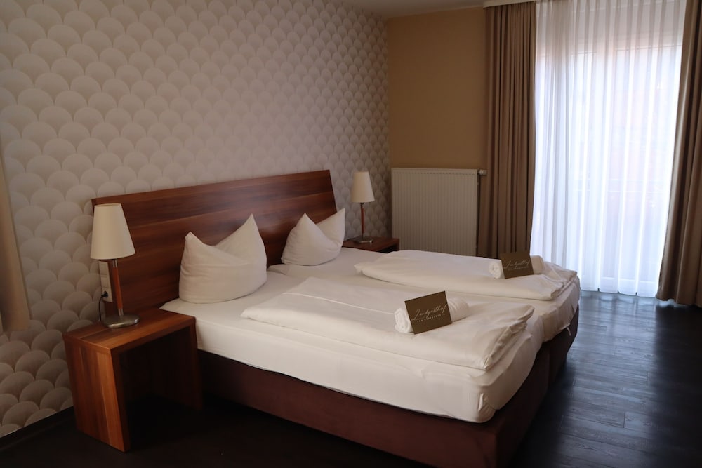 Comfort Twin Room, Private Bathroom, Courtyard View