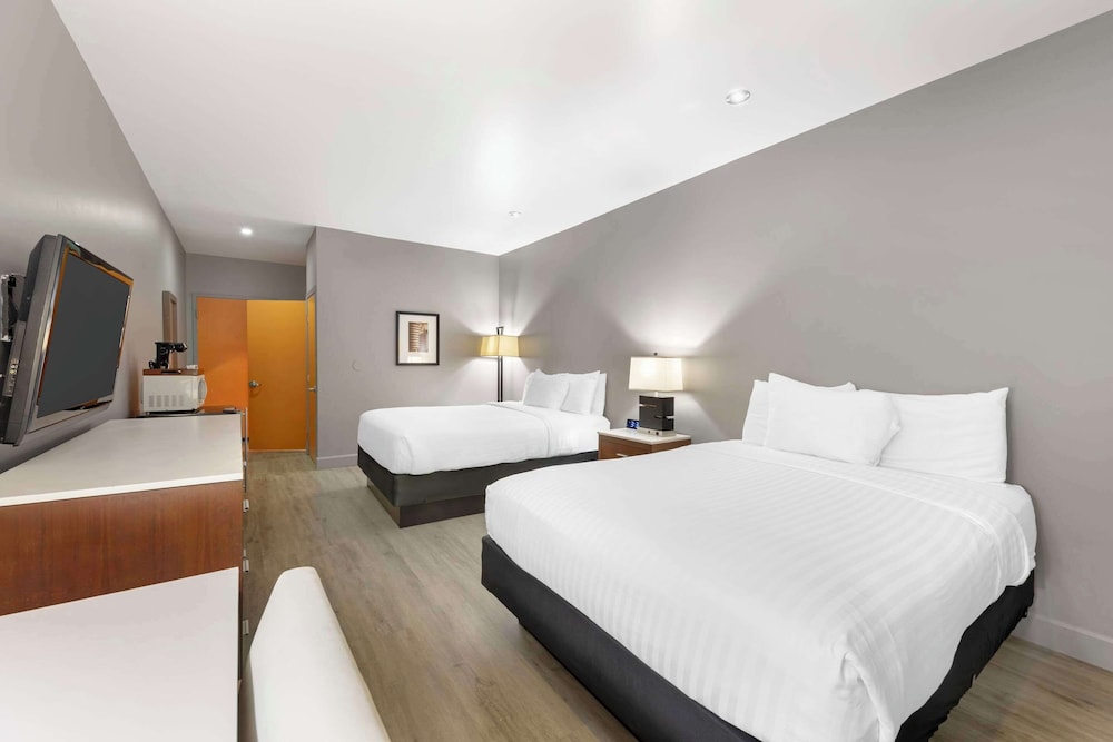 Standard Room, 2 Queen Beds, Non Smoking photo 1
