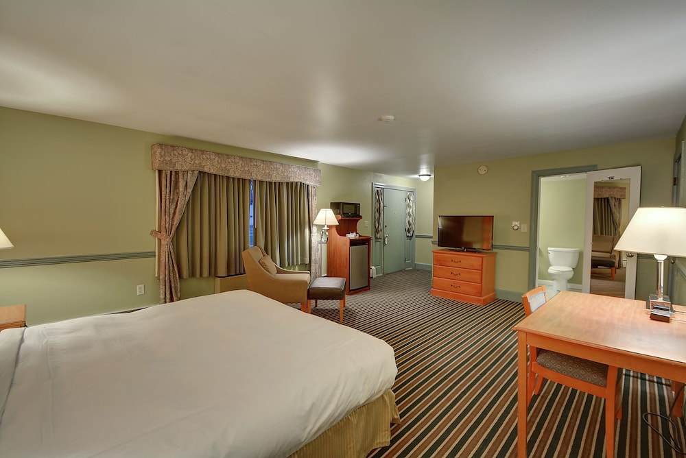 Standard Room, 1 King Bed photo 2