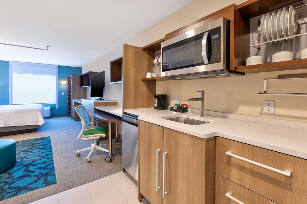Studio Suite, 1 King Bed, Non Smoking - Photo 3