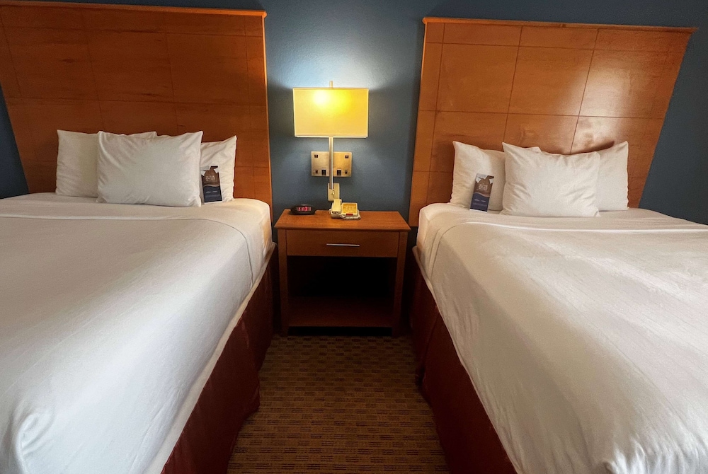 Room, 2 Queen Beds, Accessible, Non Smoking (Roll-In Shower) - Photo 6