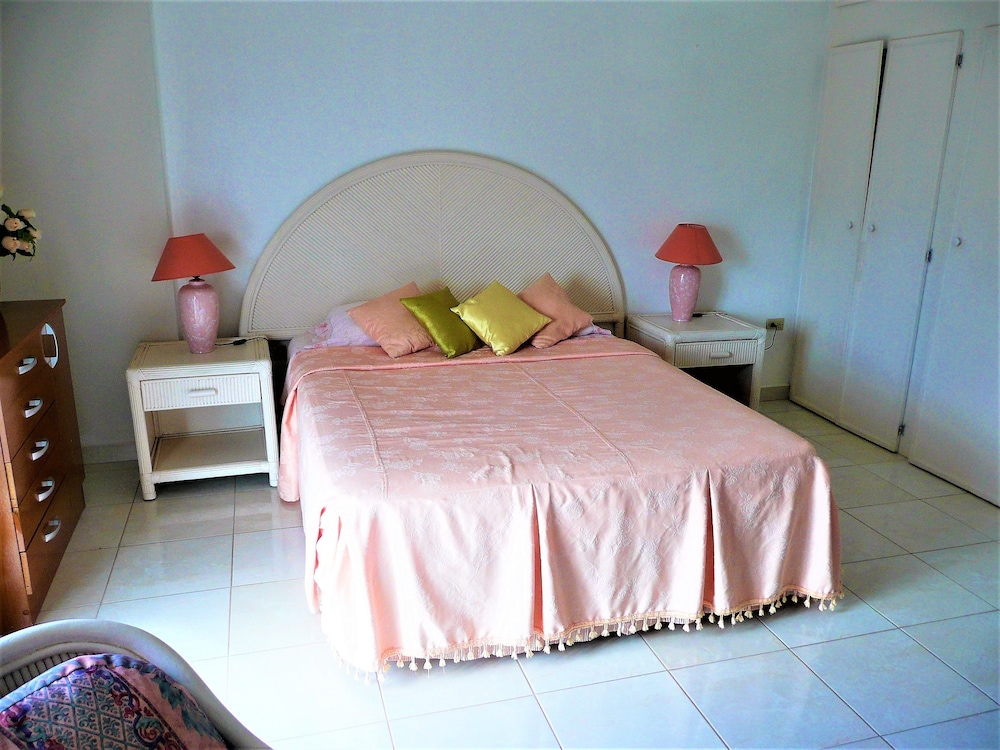 Studio, 1 Queen Bed, Smoking, Garden View photo 2