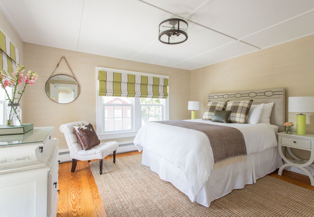 Queen Room photo 1