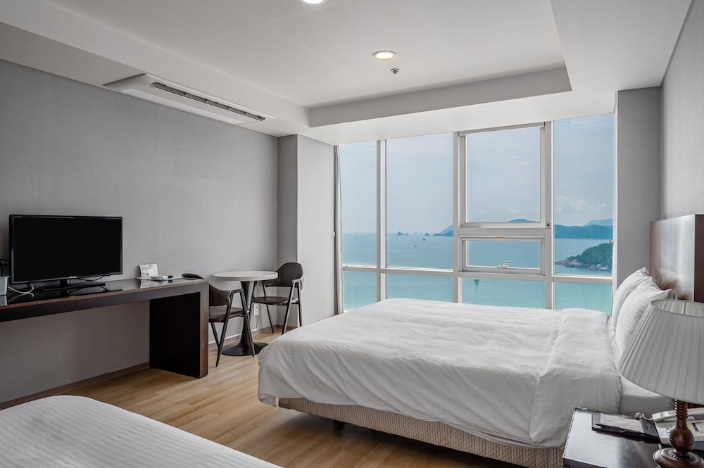 Deluxe Twin Room, Ocean View - Photo 4