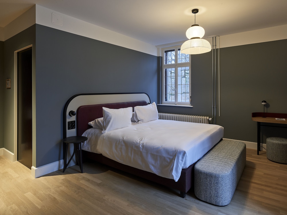 Boutique Family Room - Photo 3