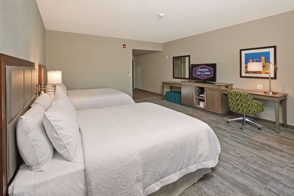Room, 2 Queen Beds, Accessible, Refrigerator (Mobility & Hearing, Bathtub) photo 1