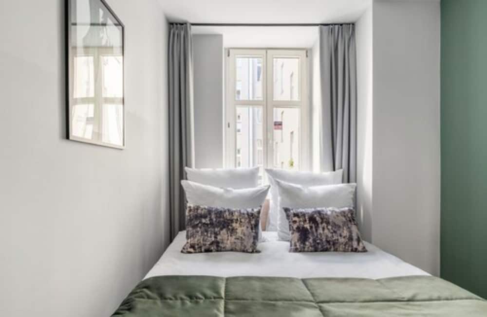 1 Bedroom Apartment with Sofa Bed photo 2