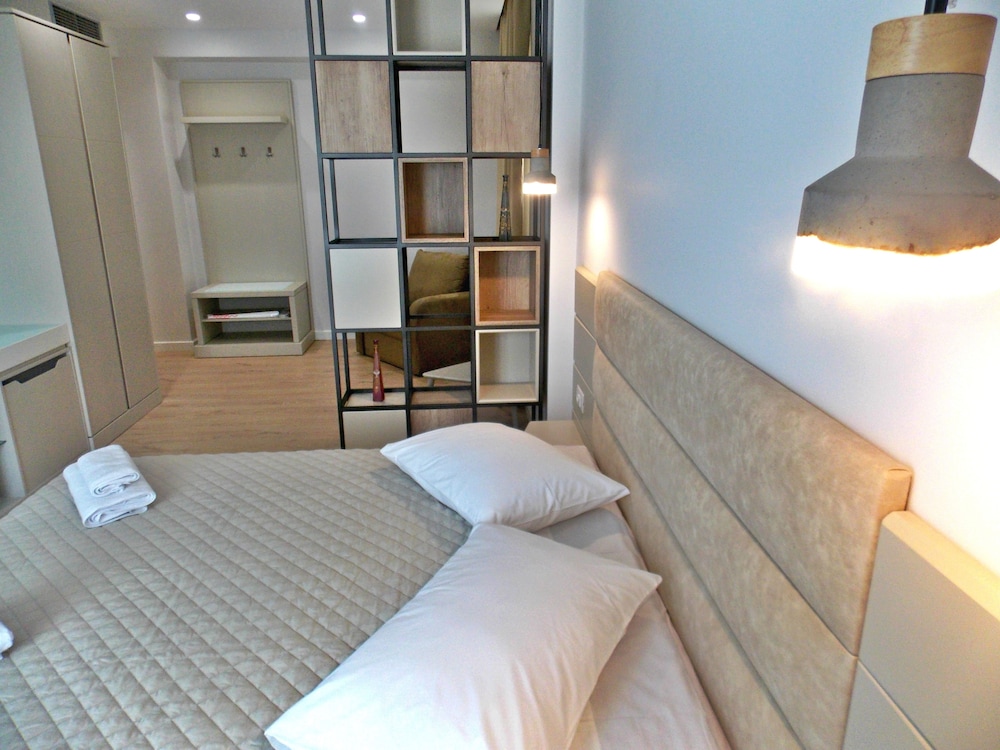Deluxe Triple Room, Partial Sea View photo 1