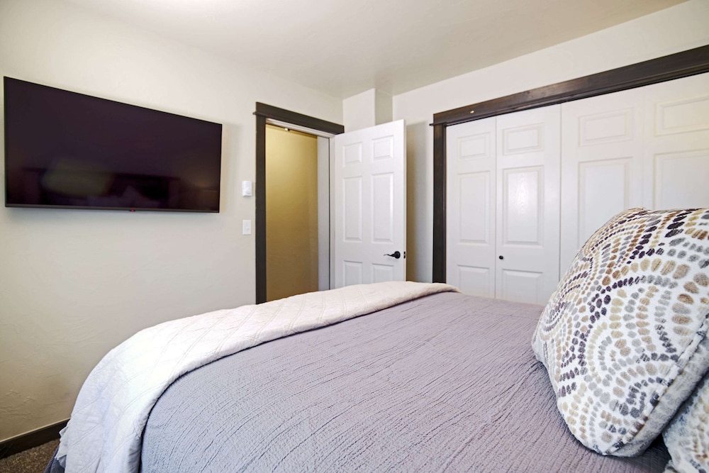 Suite, Multiple Beds, Non Smoking (Upgrade) - Photo 8