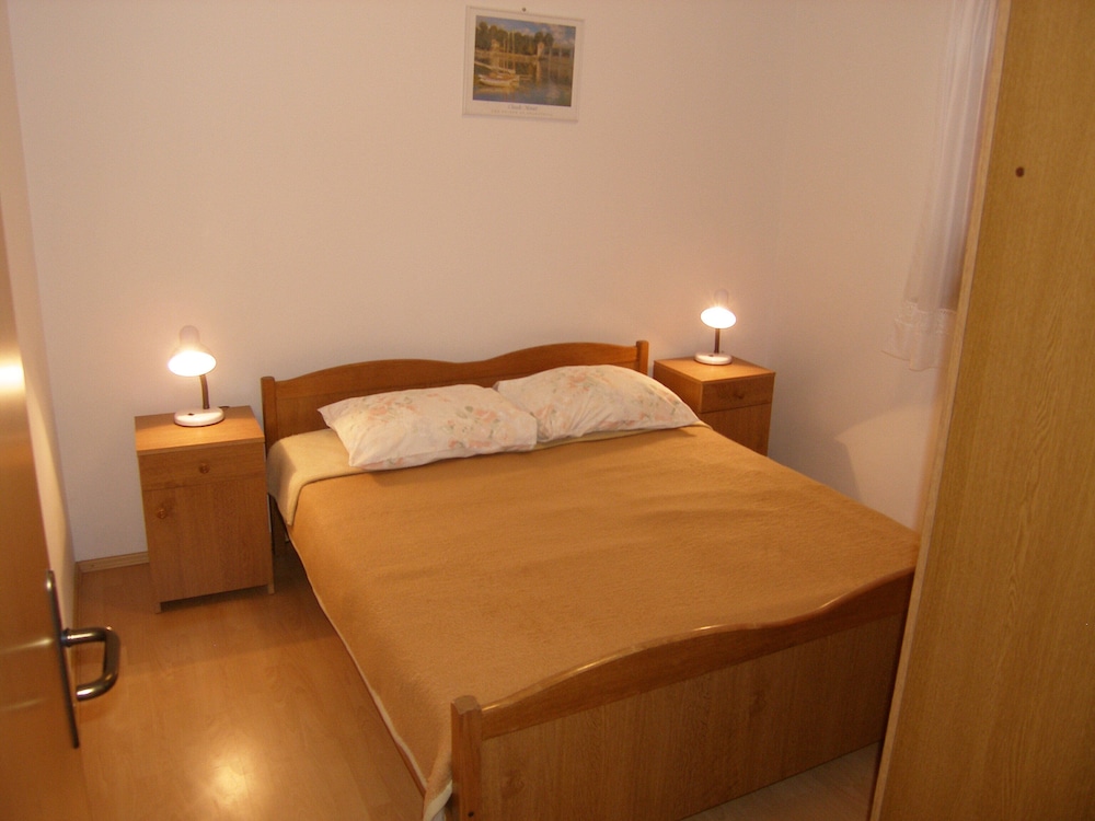 Apartment (A2)
