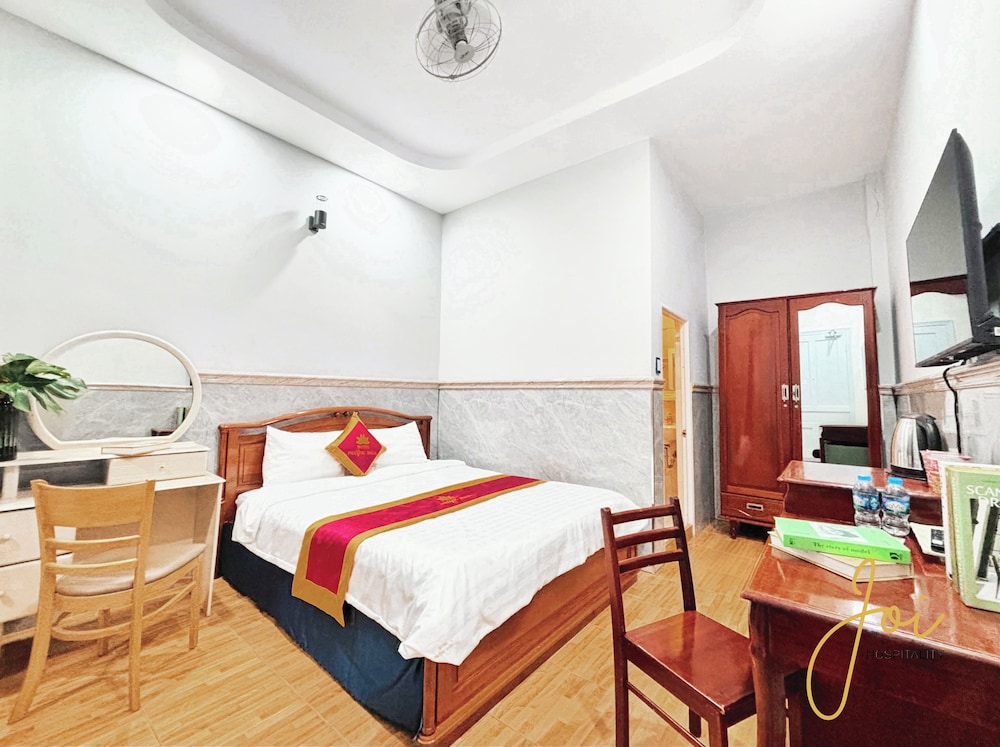 Basic Double Room, 1 Queen Bed