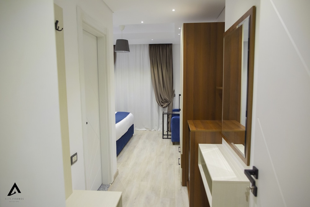 Standard Room, 1 Queen Bed, Pool View