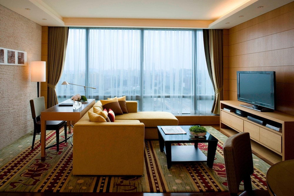 Executive Suite, 2 Bedrooms, City View photo 2