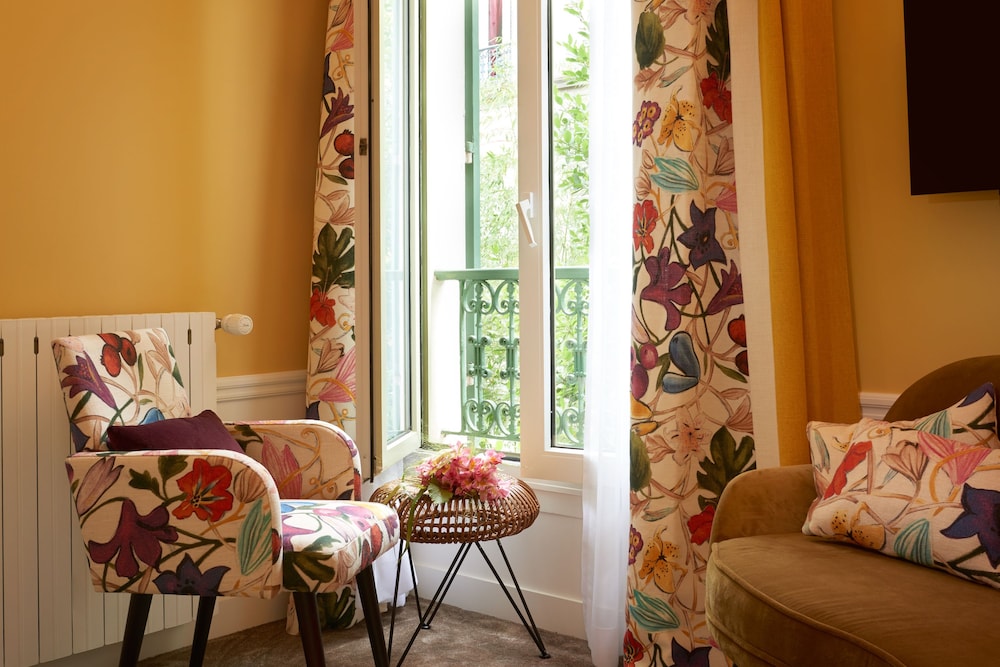 Double Room (Jacques Prévert) photo 1