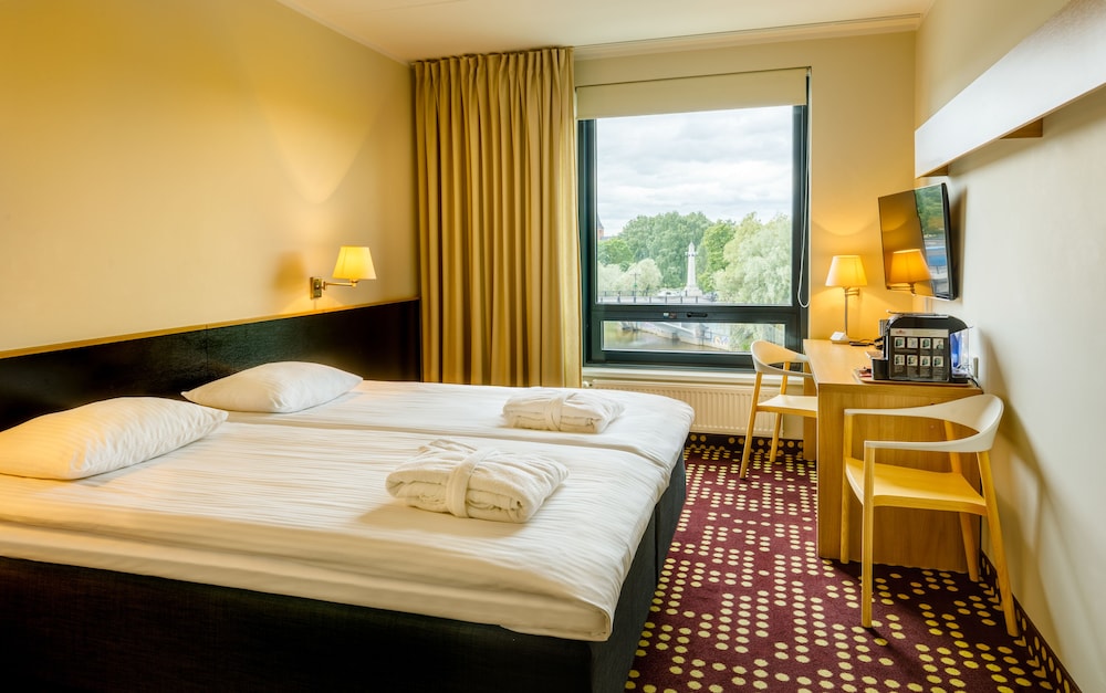 Superior Double or Twin Room, River View photo 1