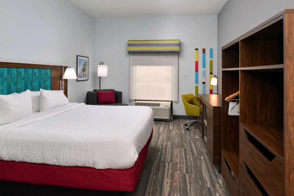 Suite, 1 King Bed, Accessible, Non Smoking - Photo 1