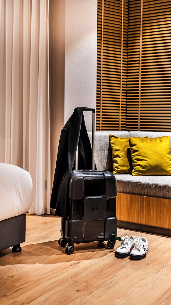 Superior Double Room thumbnail 5