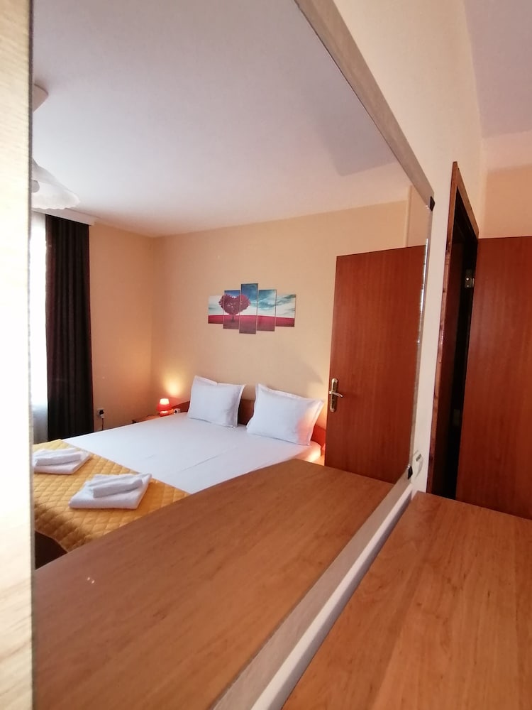 Deluxe Apartment, 3 Bedrooms photo 3