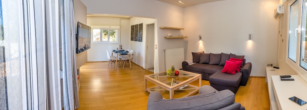 Villa photo 1