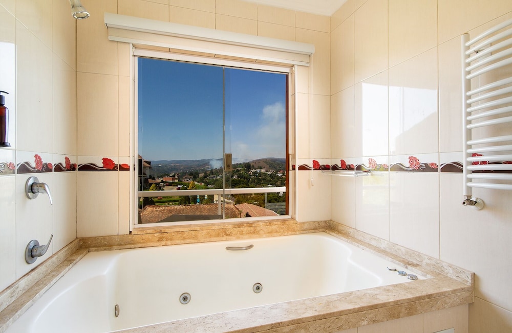 Room, Hot Tub, Annex Building (Master) thumbnail 5