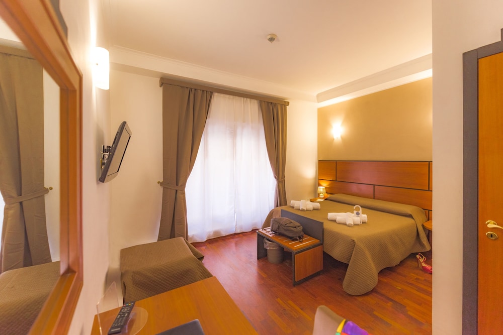 Basic Double or Twin Room - Photo 1