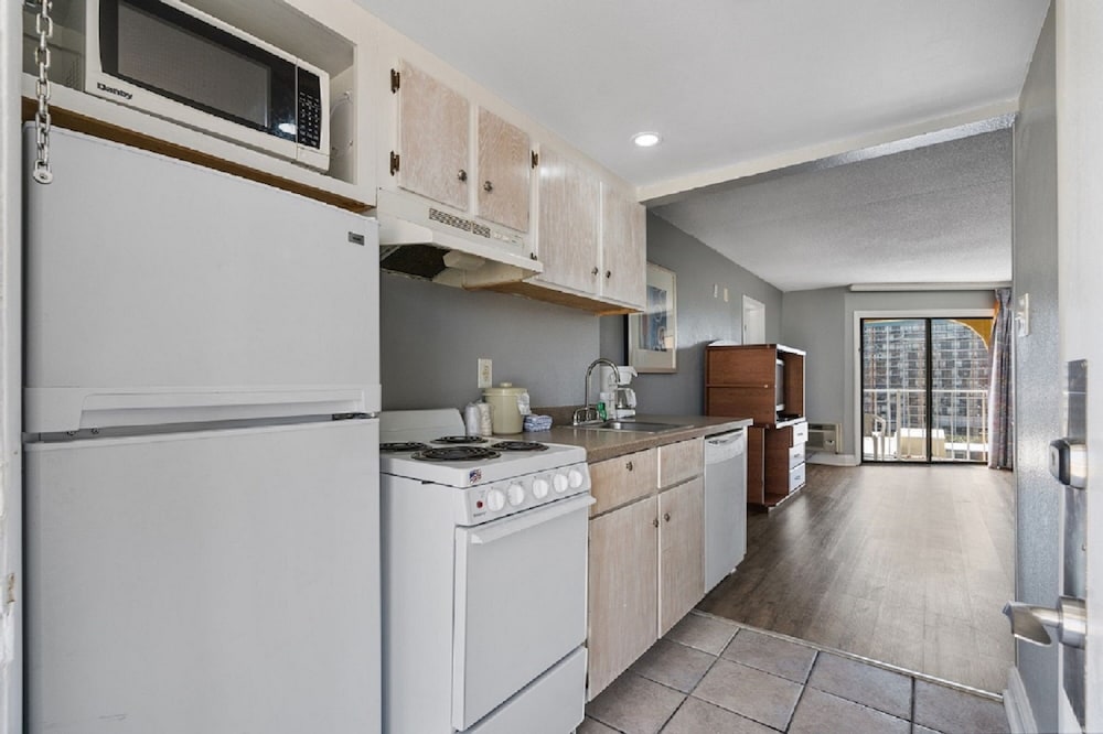 Suite, Partial Ocean View photo 2