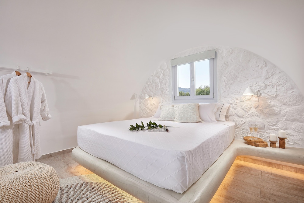 Grand Maisonette with Outdoor Hot Tub and Sea View