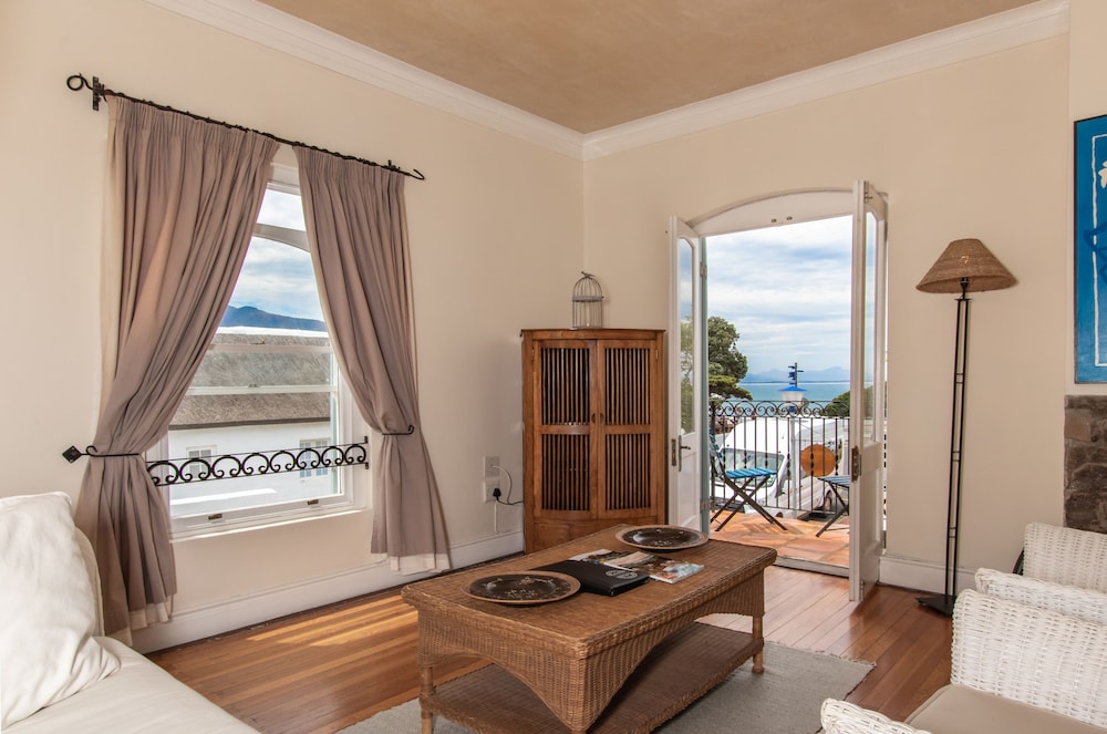 Superior Apartment, 1 Bedroom, Kitchenette, Poolside photo 3