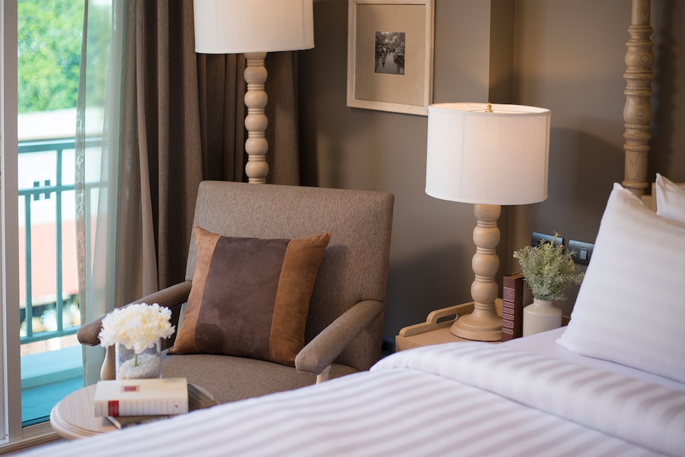 Riverside Deluxe King Room