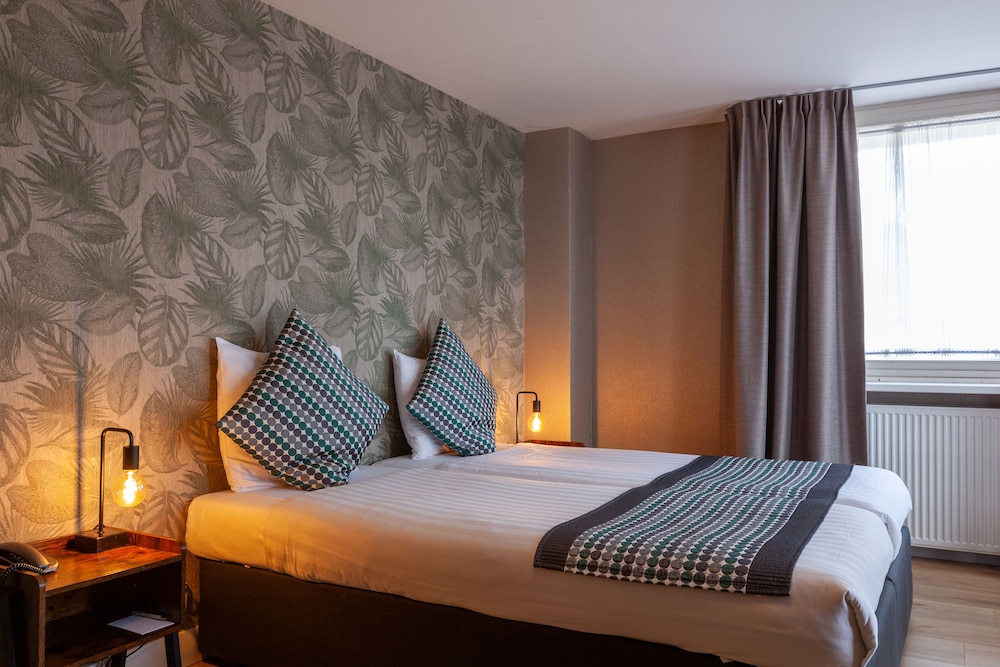 Business Room, 2 Twin Beds, Non Smoking - Photo 4