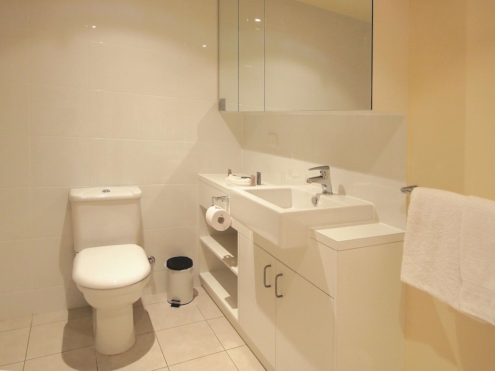 Executive Two Bedroom Apartment thumbnail 5