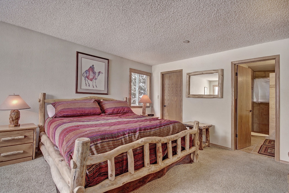 Condo, 2 Bedrooms