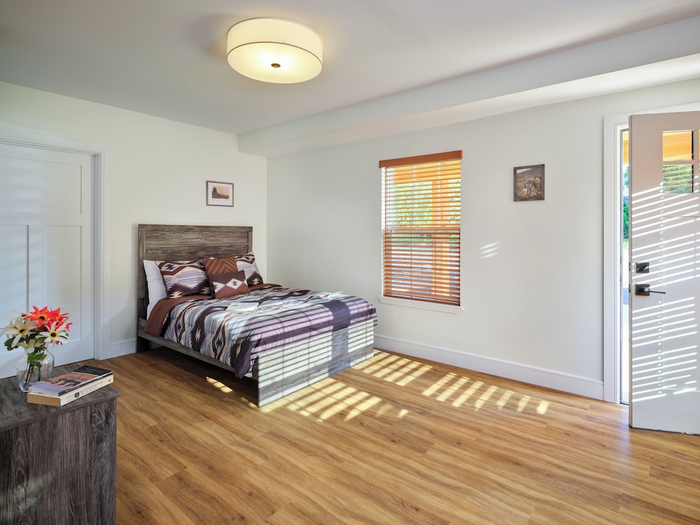Zane Gray Room photo 1
