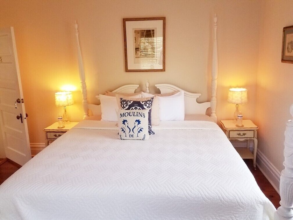 Classic Room, 1 King Bed photo 1
