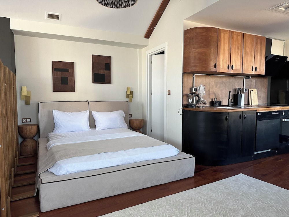 Honeymoon Penthouse photo 3