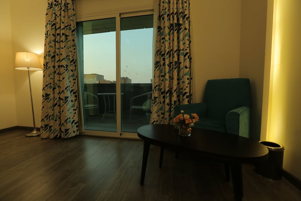 Deluxe Triple Room, Balcony (Pyramid view) - Photo 4