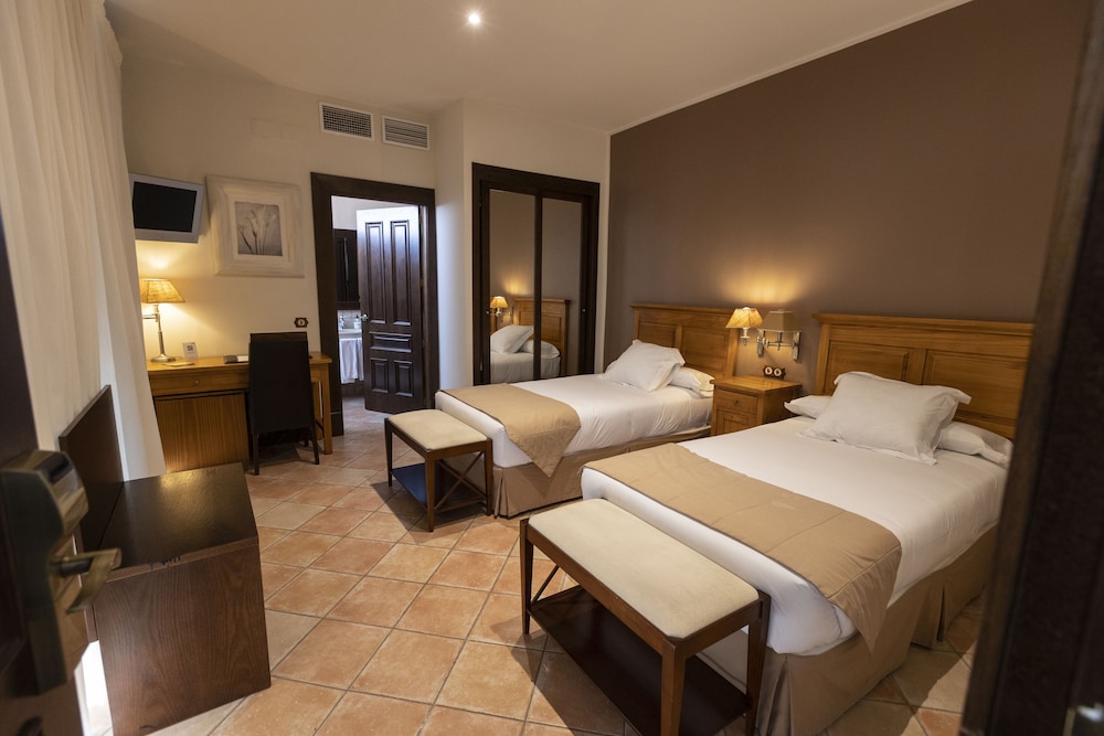 Classic Twin Room - Photo 1