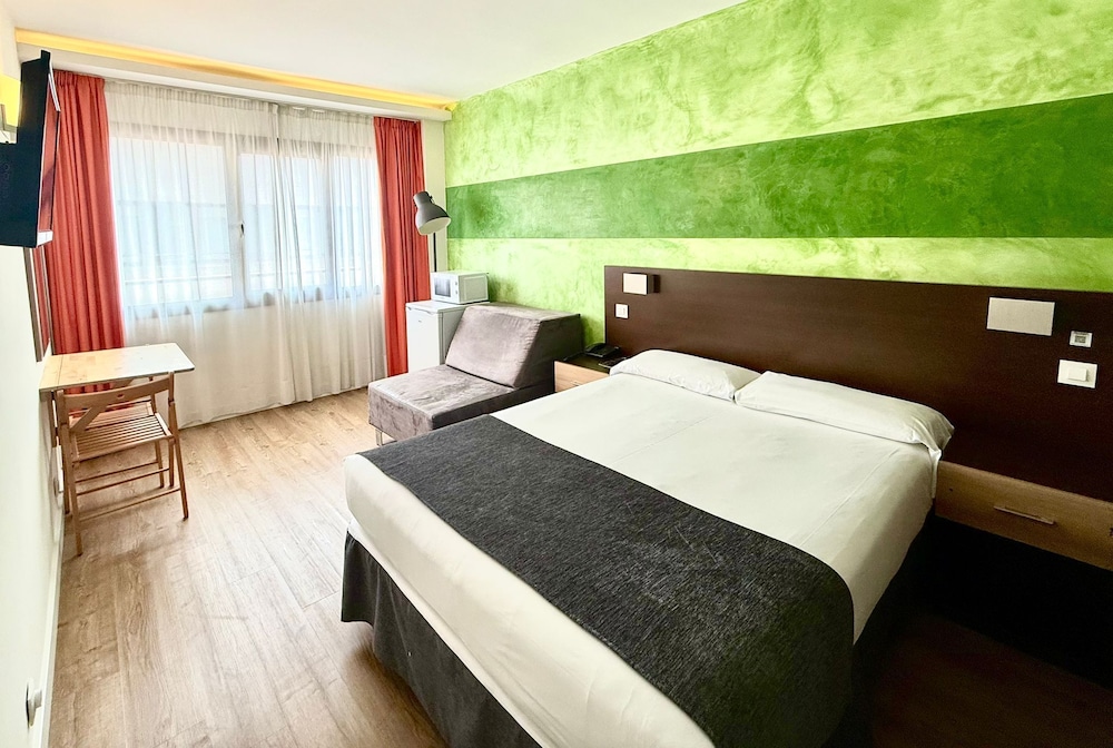 Economy Room