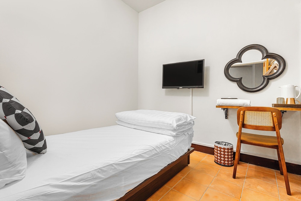 Single room with shared bathroom