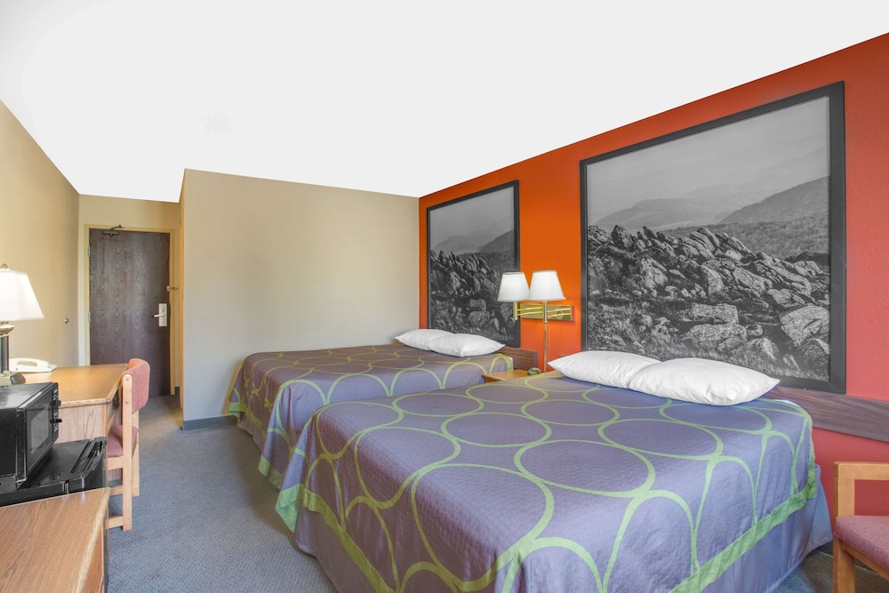 Room, 2 Queen Beds, Refrigerator - Photo 2