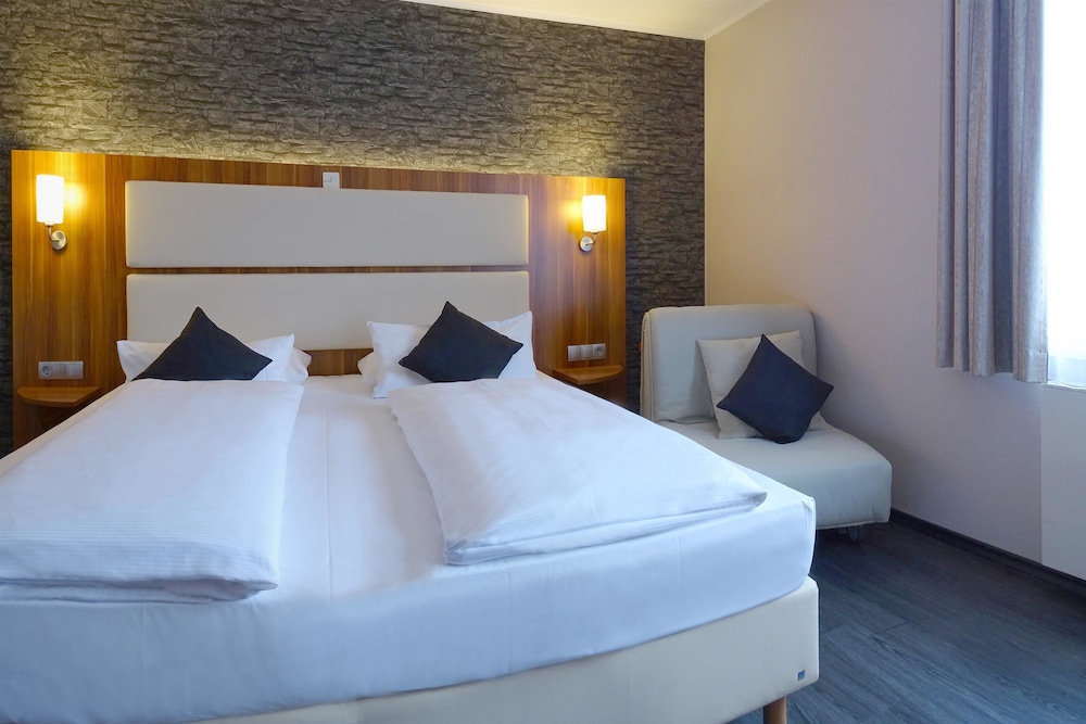 Comfort Room, 1 King Bed (with Sofabed)