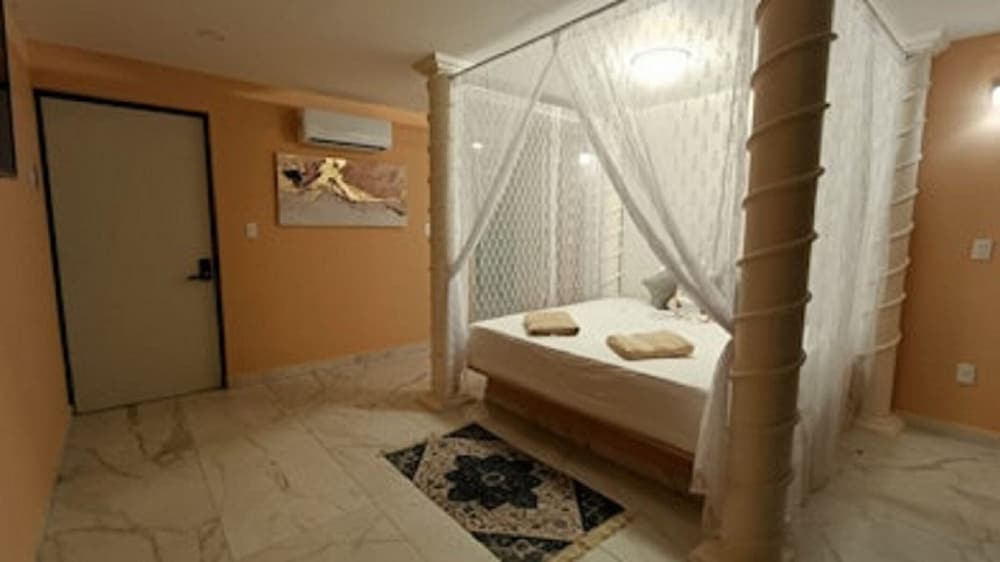 Honeymoon Room