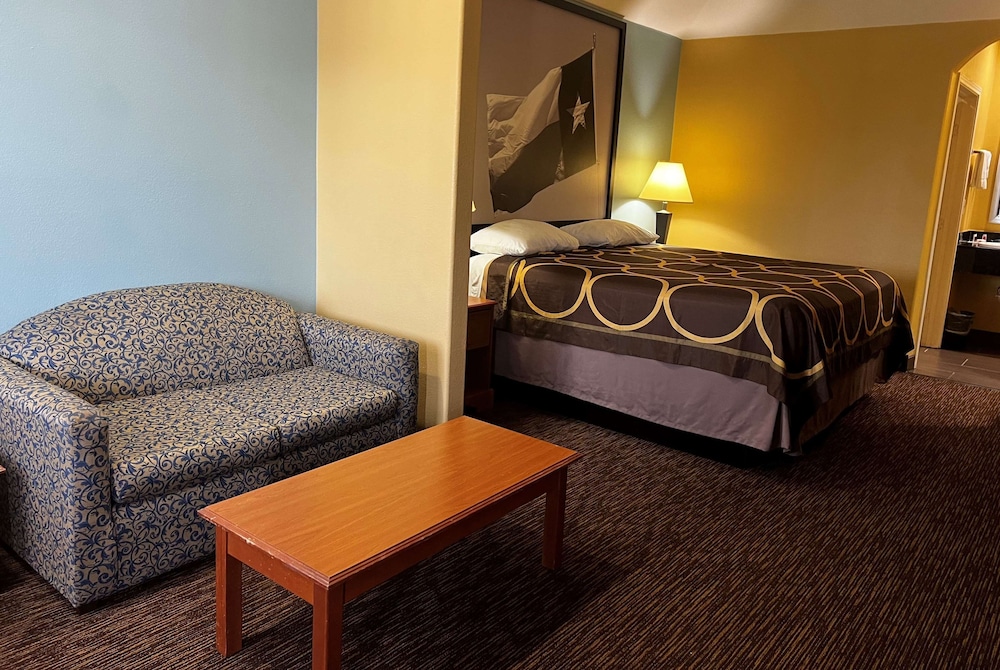 Suite, 1 King Bed, Non Smoking (Jetted Tub) photo 2