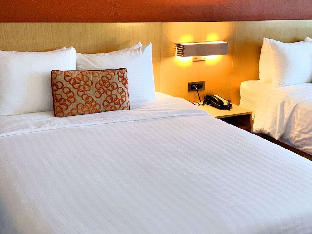 Double Room, Non Smoking - Photo 6