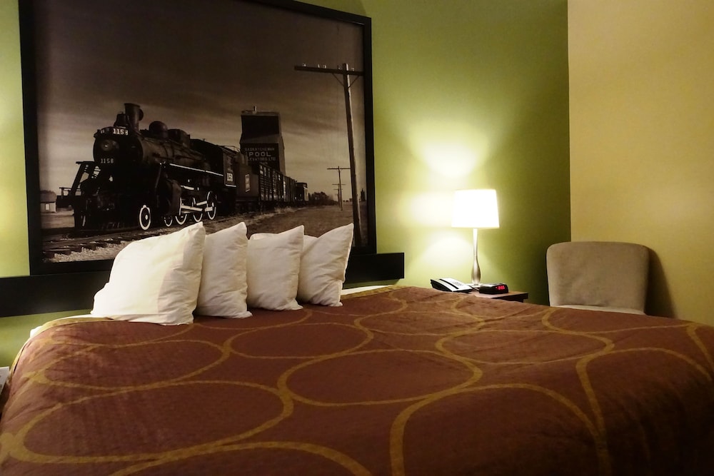 Room, 1 King Bed, Non Smoking - Photo 10