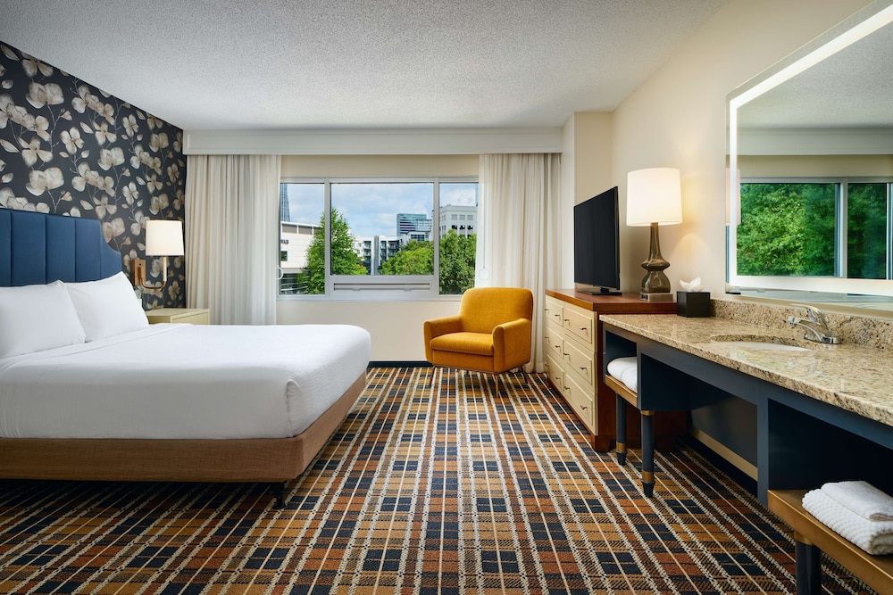 Suite, 1 King Bed, Accessible, Bathtub - Photo 6